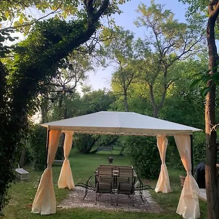 Guest Near Vienna Apartament *